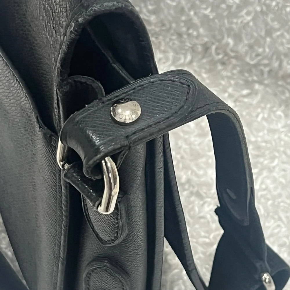 LOUIS VUITTON Grizzli Taiga Leather Andrei Messenger Bag